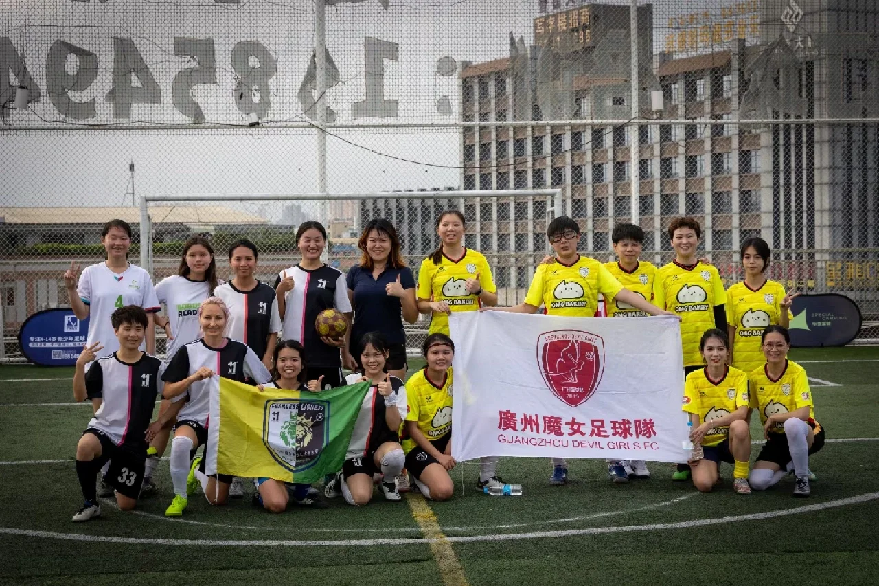 顶级女足球队参加国际友谊赛交流提升实力